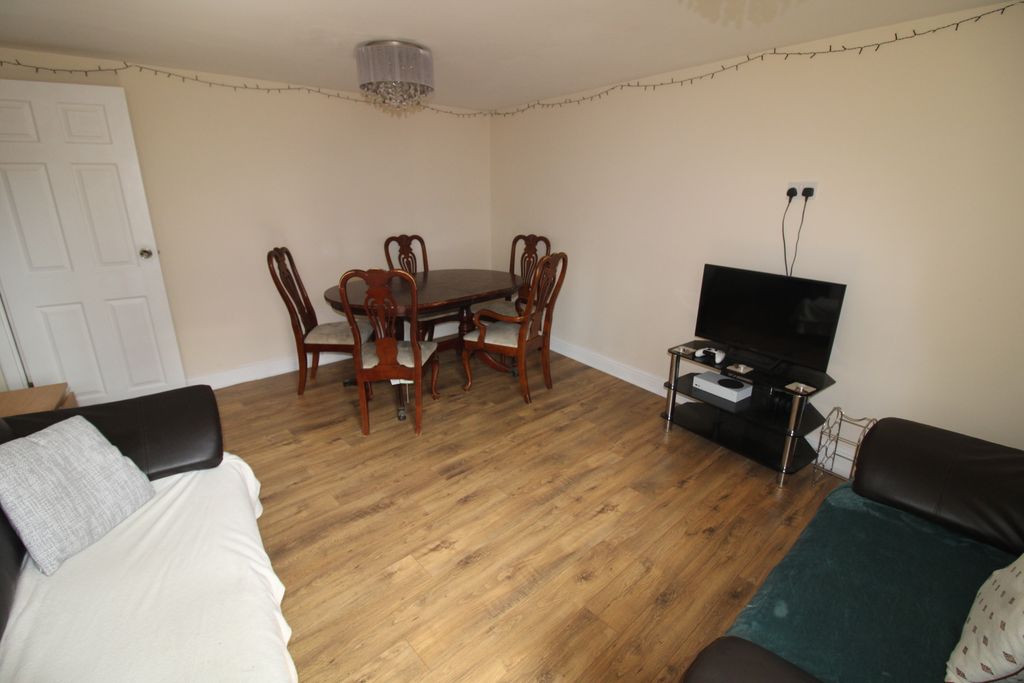 Property photo 3 of 10 Img_4573