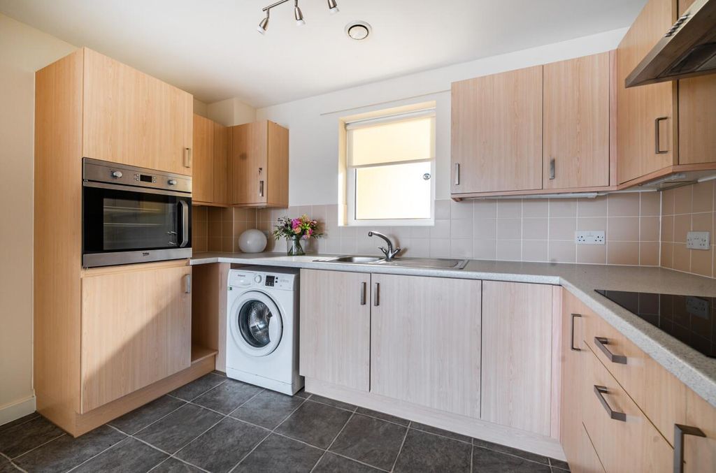 Property photo 3 of 17 1402690-4-696E1Ca0Be2E8.Jpg