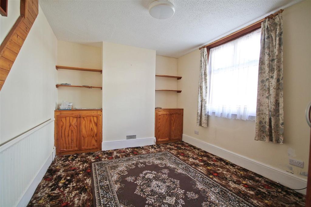 Property photo 2 of 17