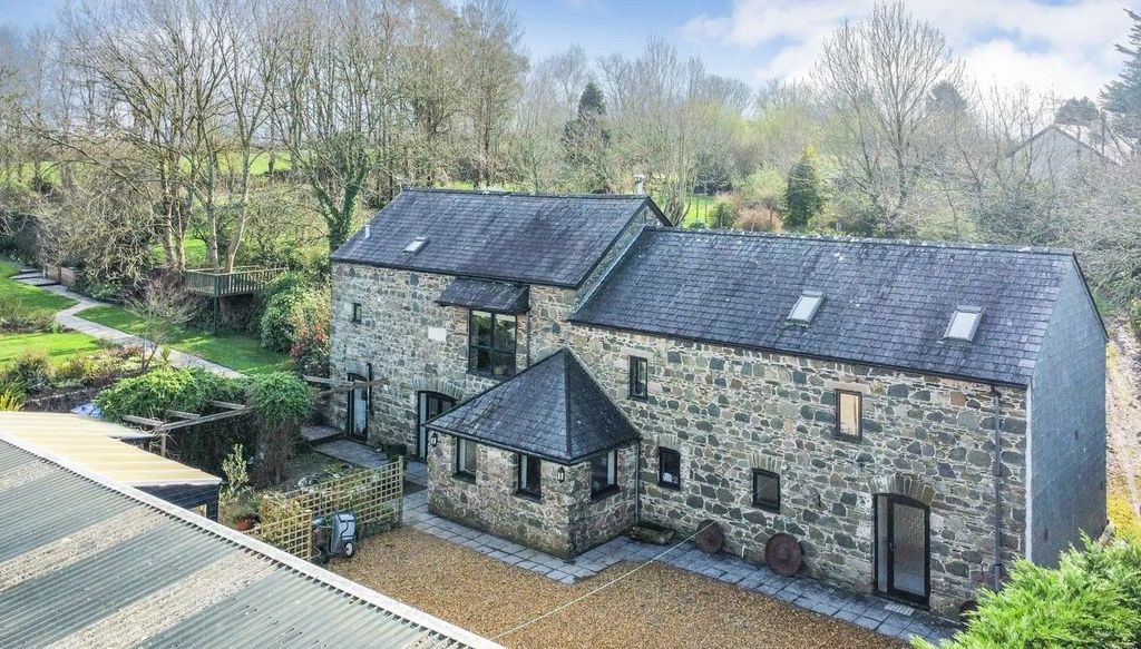 Property photo 2 of 41