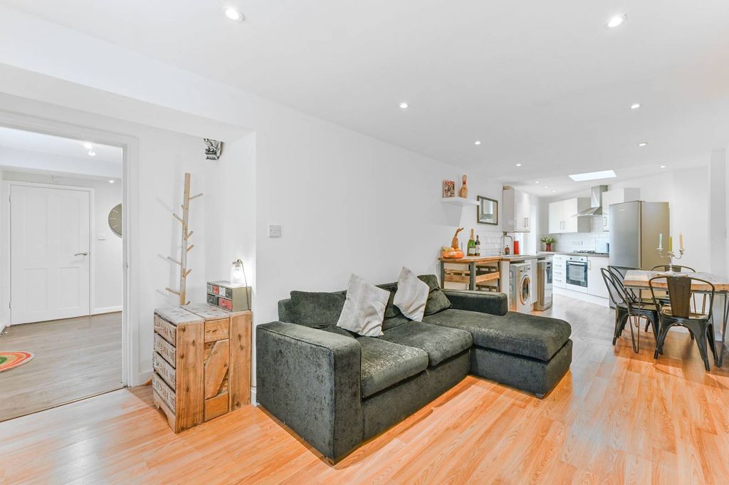 Property photo 2 of 11