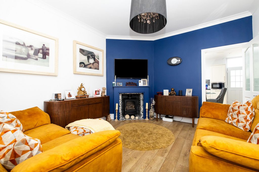 Property photo 3 of 37