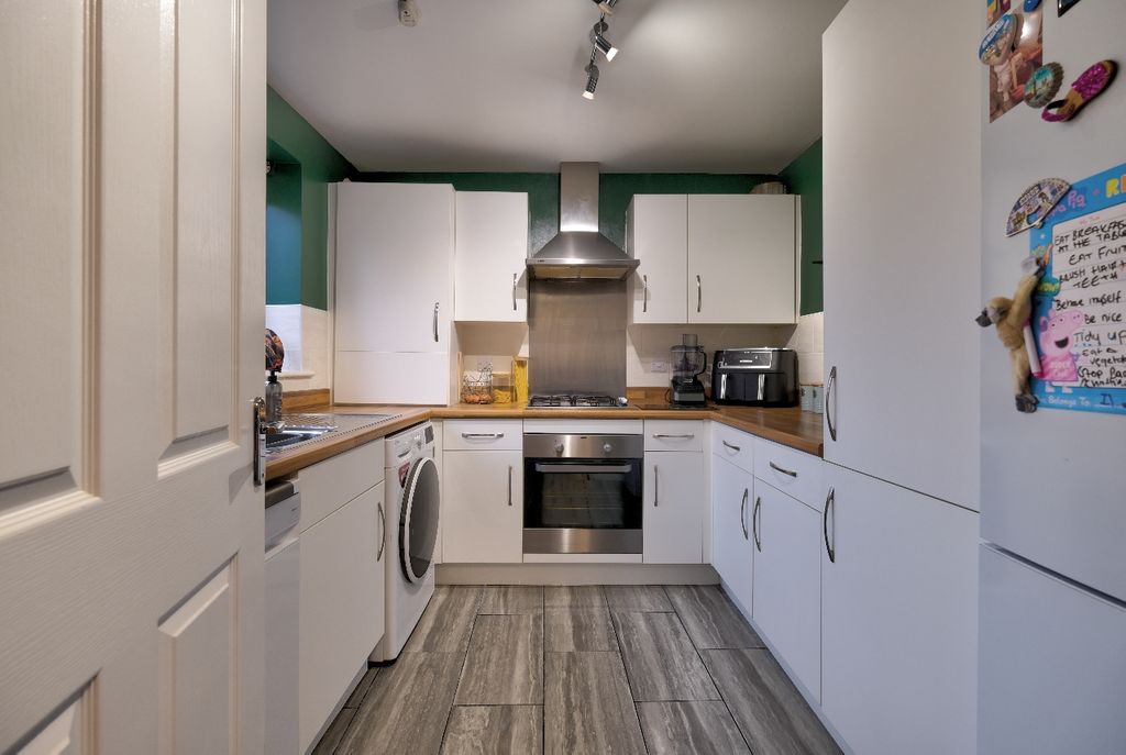 Property photo 3 of 15 Kitchen