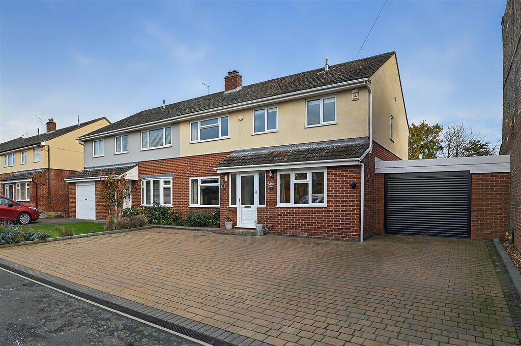 Property photo 1 of 18 Front