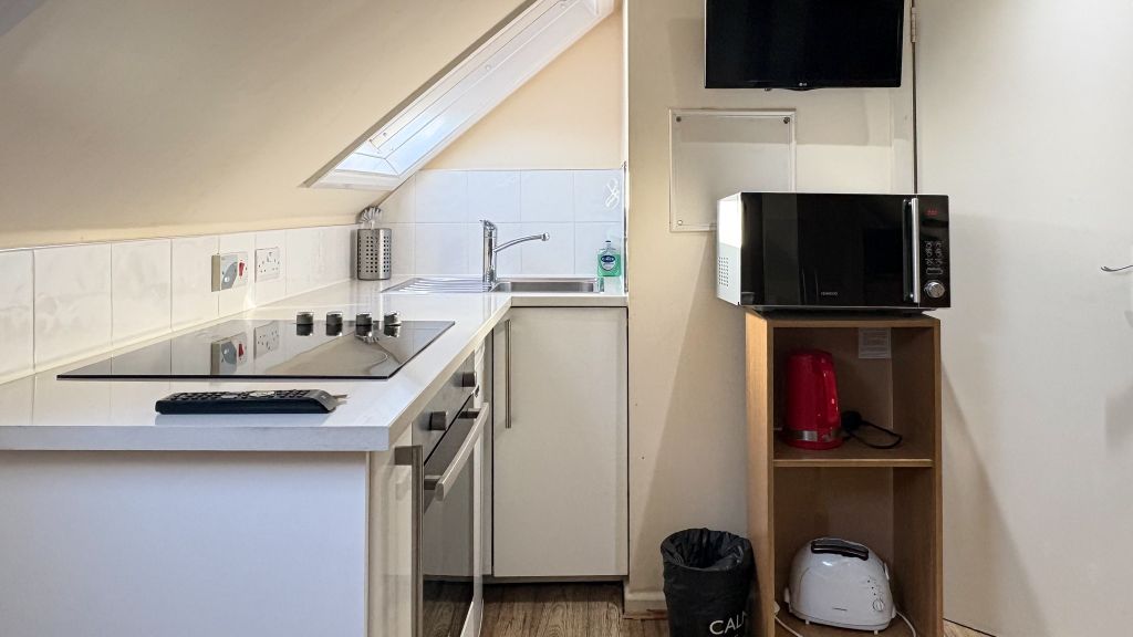 Property photo 2 of 8 Kitchen