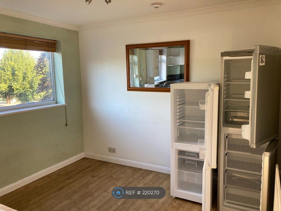 Property photo 3 of 18 Kitchen