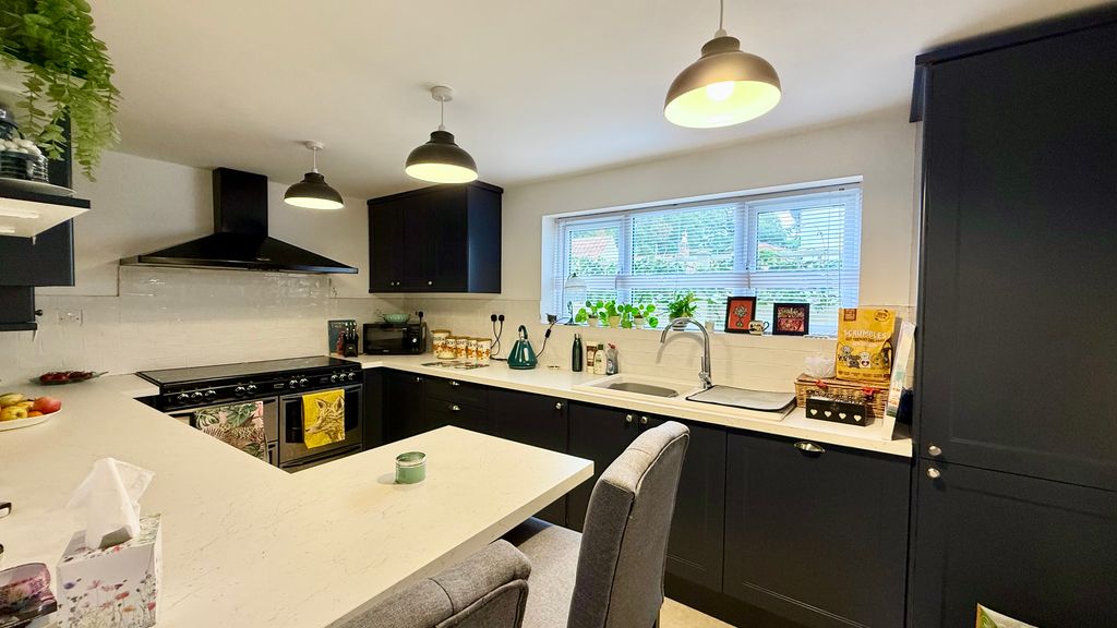 Property photo 3 of 18 Kitchen/Breakfast Room