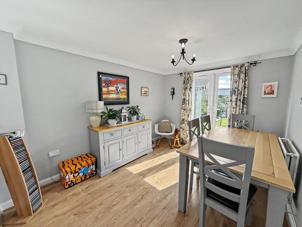 Property photo 3 of 27 4996338