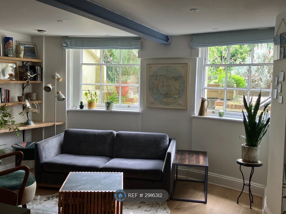 Property photo 2 of 15 Frontroom_2