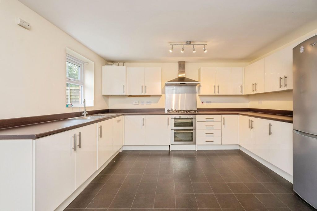 Property photo 3 of 30 6Thelaurels-6.Jpg