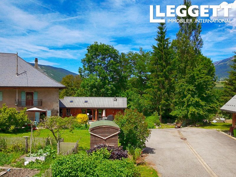 Property photo 2 of 10