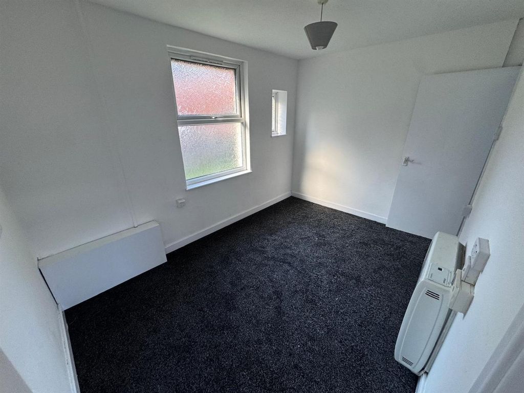 Property photo 3 of 4 Bedroom.Jpeg