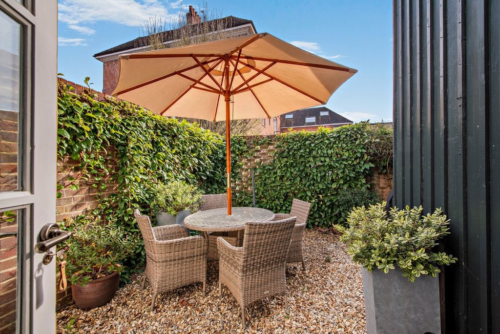 Property photo 2 of 8 Garden