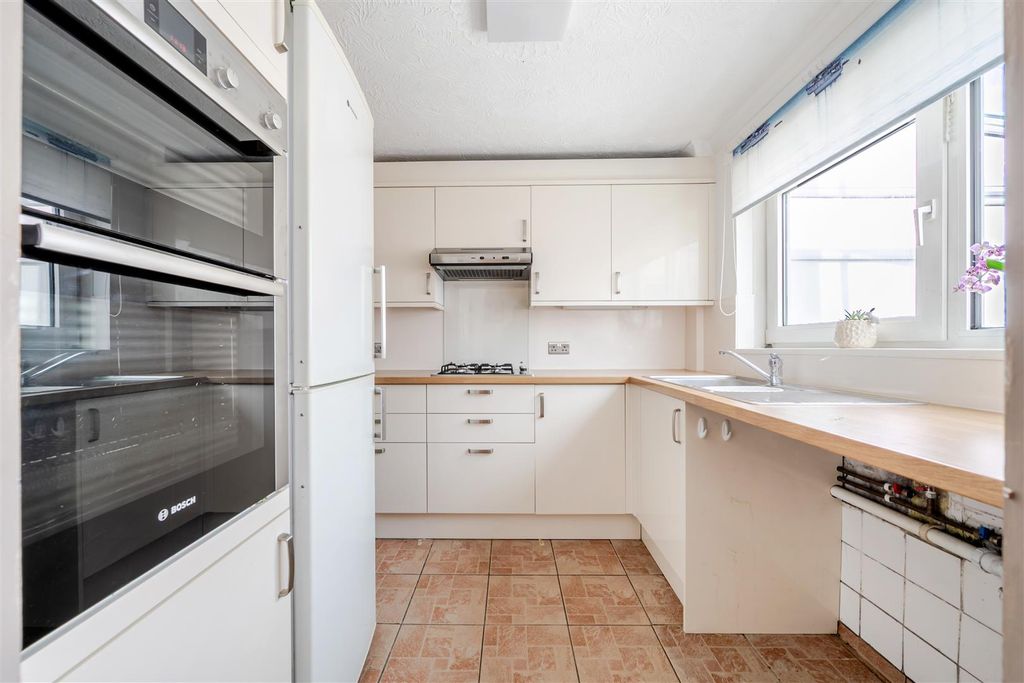 Property photo 1 of 19 Kitchen