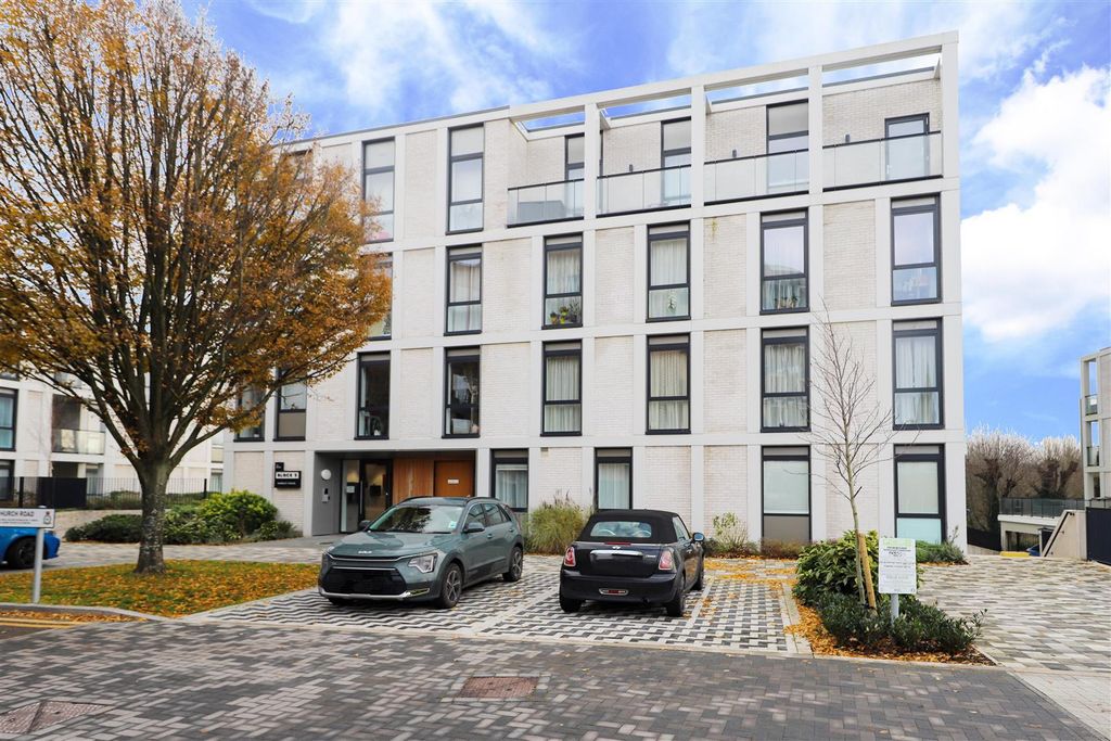 Property photo 3 of 16