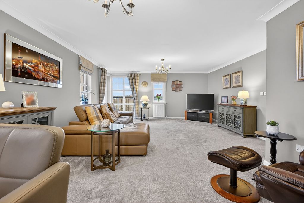 Property photo 3 of 43