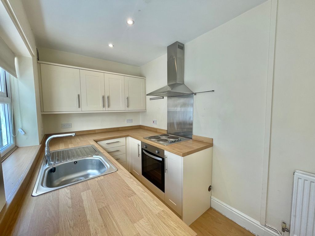 Property photo 3 of 9 Kitchen