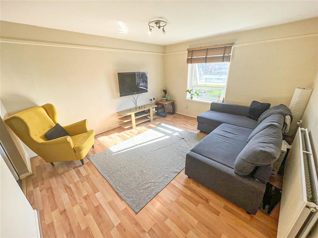 Property photo 2 of 9 Lounge