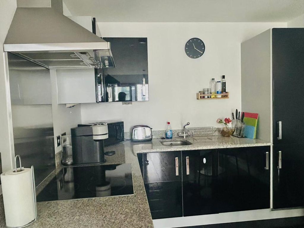 Property photo 1 of 18 2 Bed Flat To Rent Barge Walk, London Se10