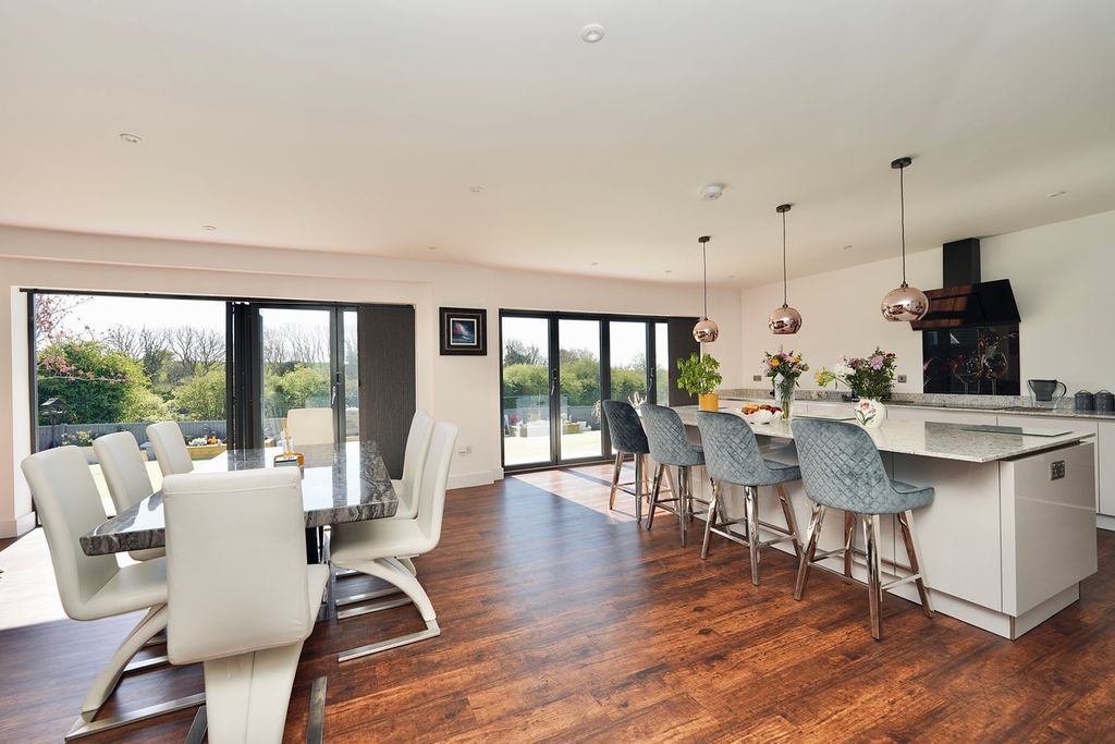 Property photo 3 of 26