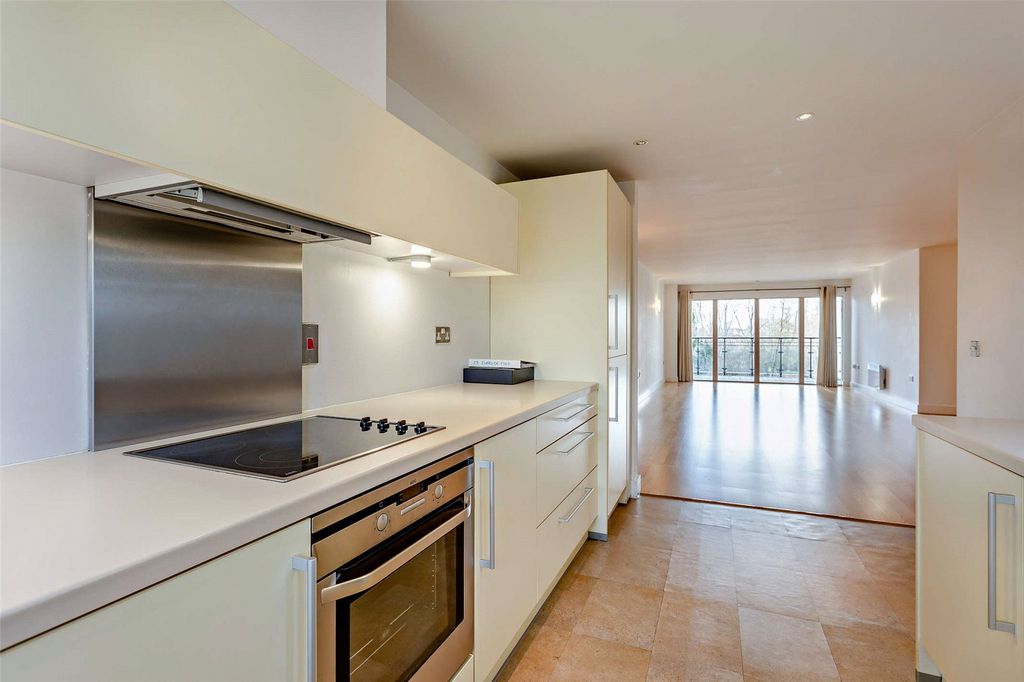 Property photo 3 of 9 Kitchen