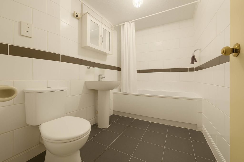 Property photo 2 of 4