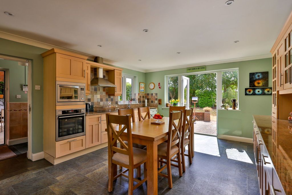Property photo 2 of 32