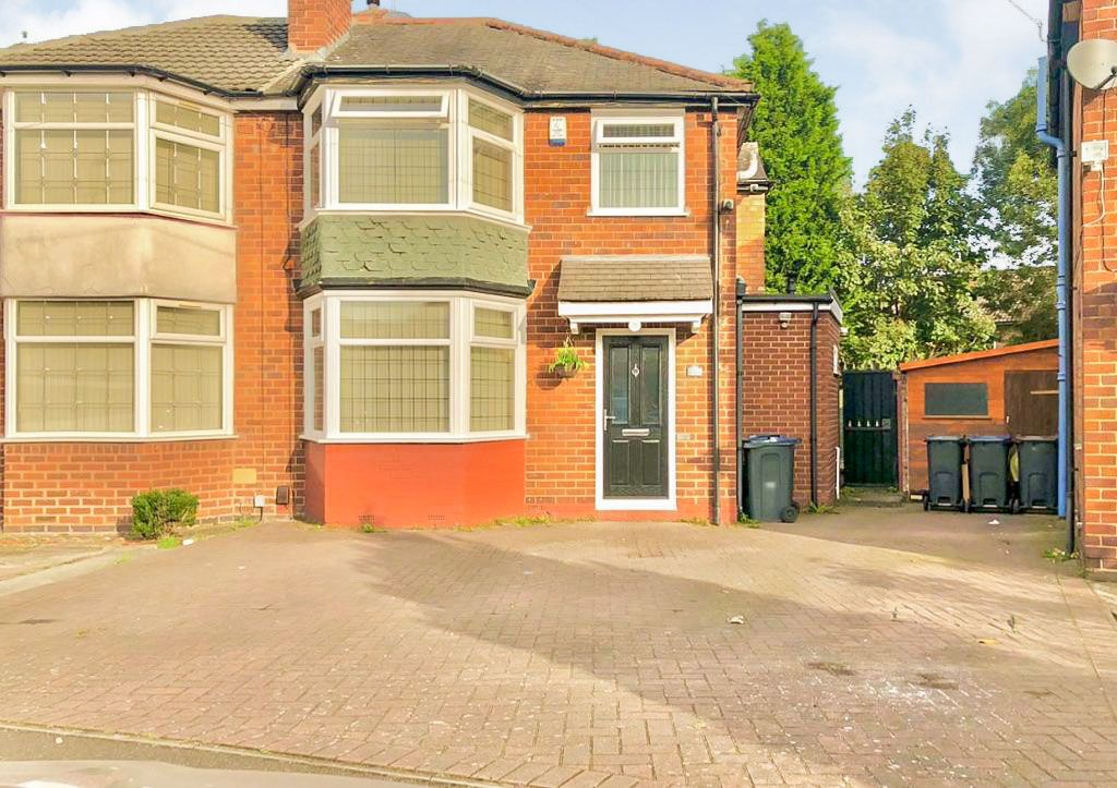 3 Bed Terraced House For Sale In Thornbridge Avenue Great