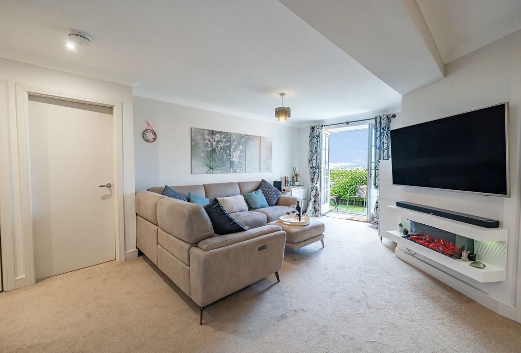 Property photo 3 of 16 1358963-18-68d58d...