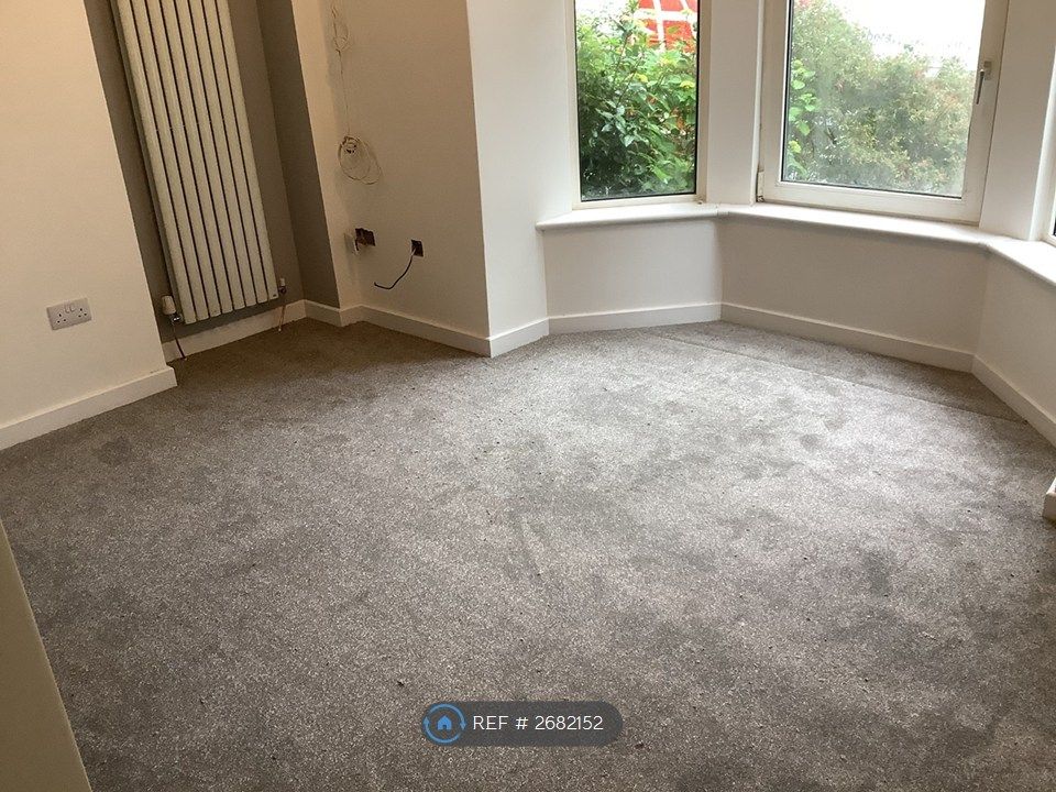 Property photo 3 of 19 Lounge