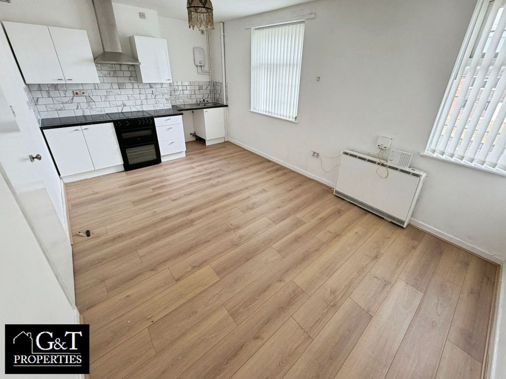 Property photo 1 of 7 Kitchen/Living Room