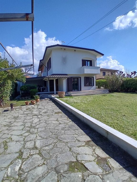 Property photo 1 of 30