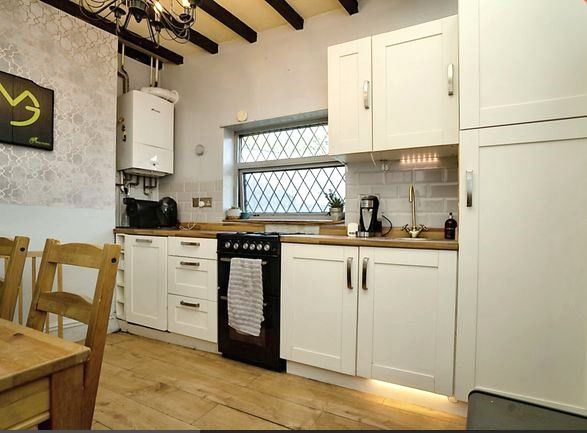 Property photo 3 of 14 Kitchen