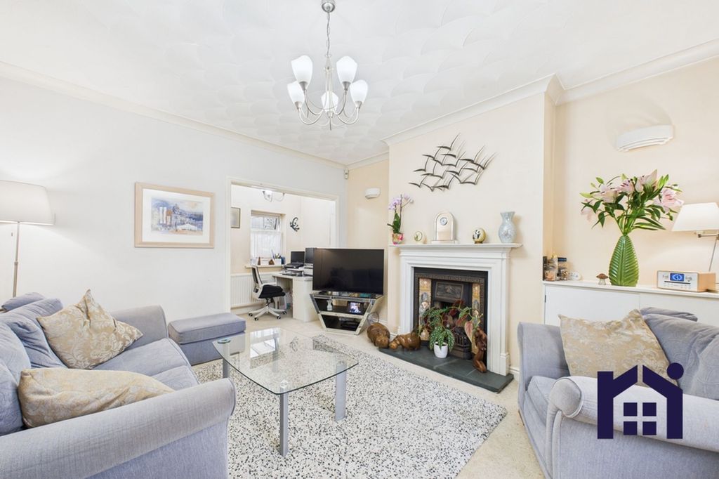 Property photo 2 of 17 Living Room