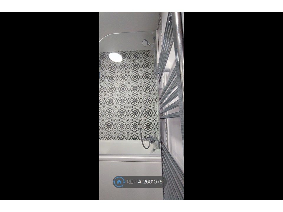 Property photo 3 of 13 Bathroon