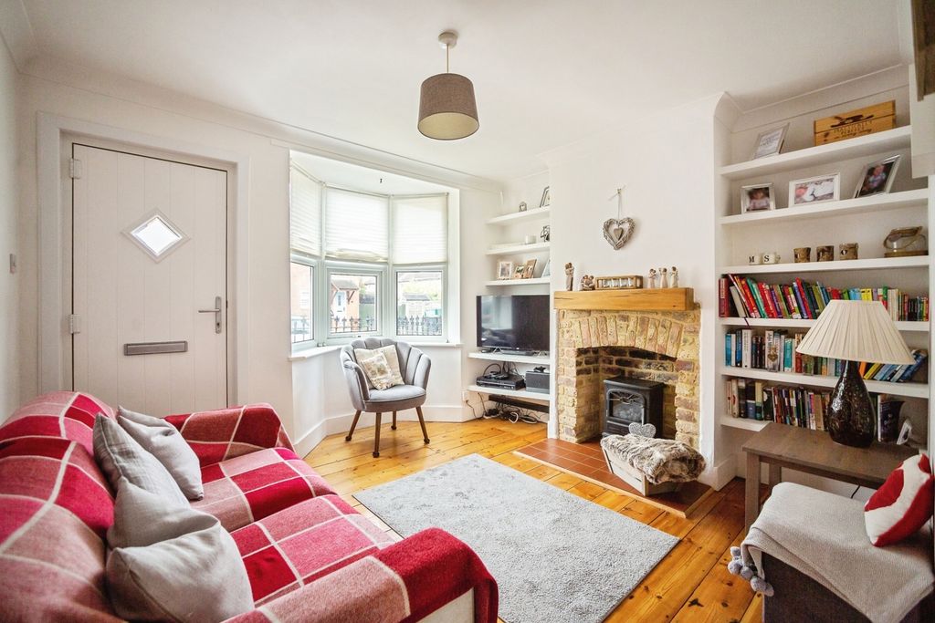 Property photo 2 of 12 Lounge