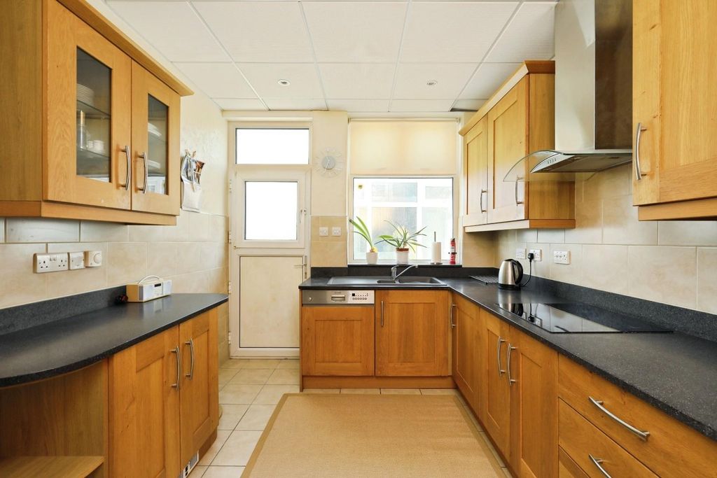 Property photo 3 of 21 Kitchen