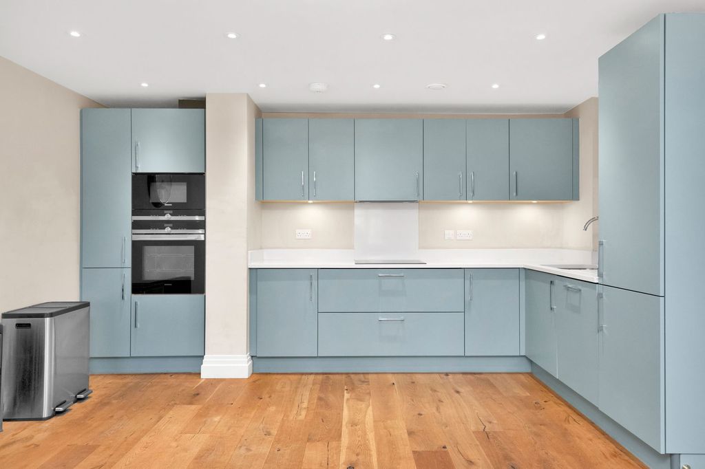 Property photo 2 of 23