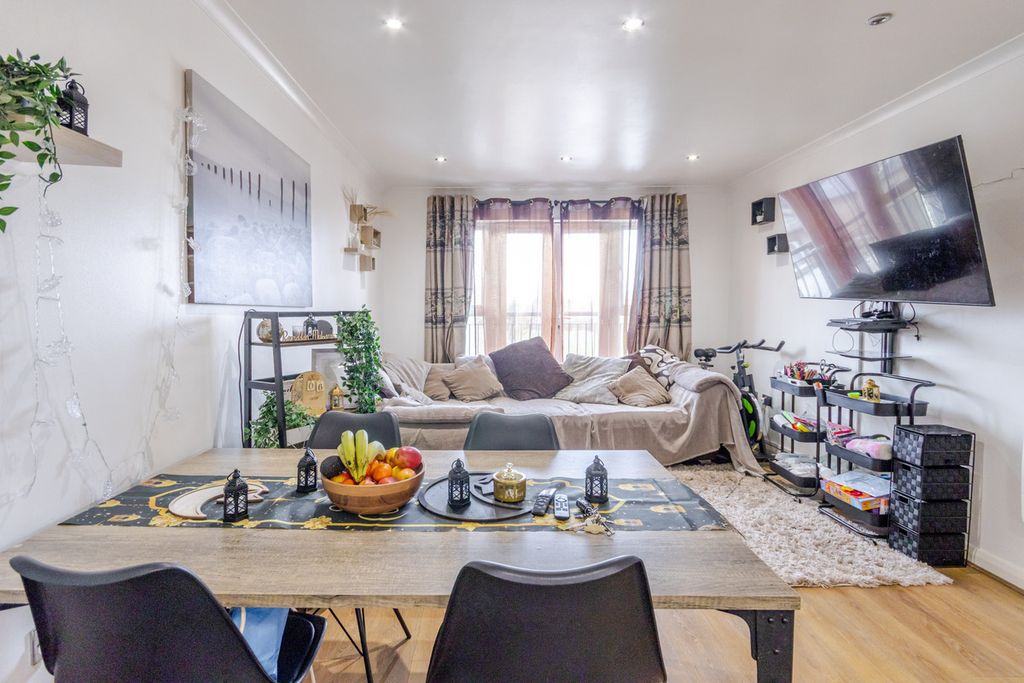 Property photo 3 of 23