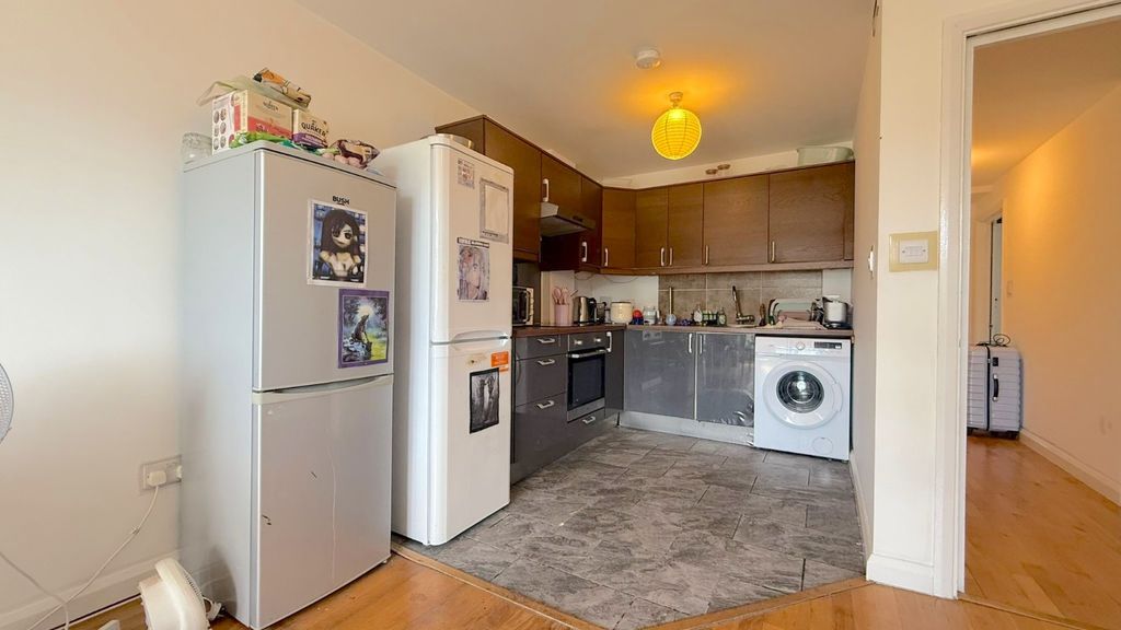 Property photo 3 of 6