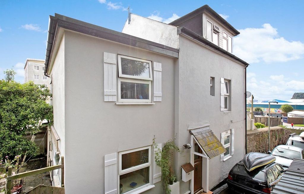 Property photo 3 of 18