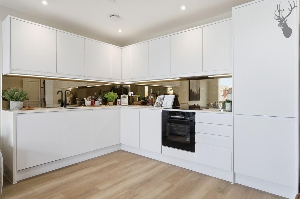 Additional image 7 of 2 bed flat for saleNovella, Chigwell IG7