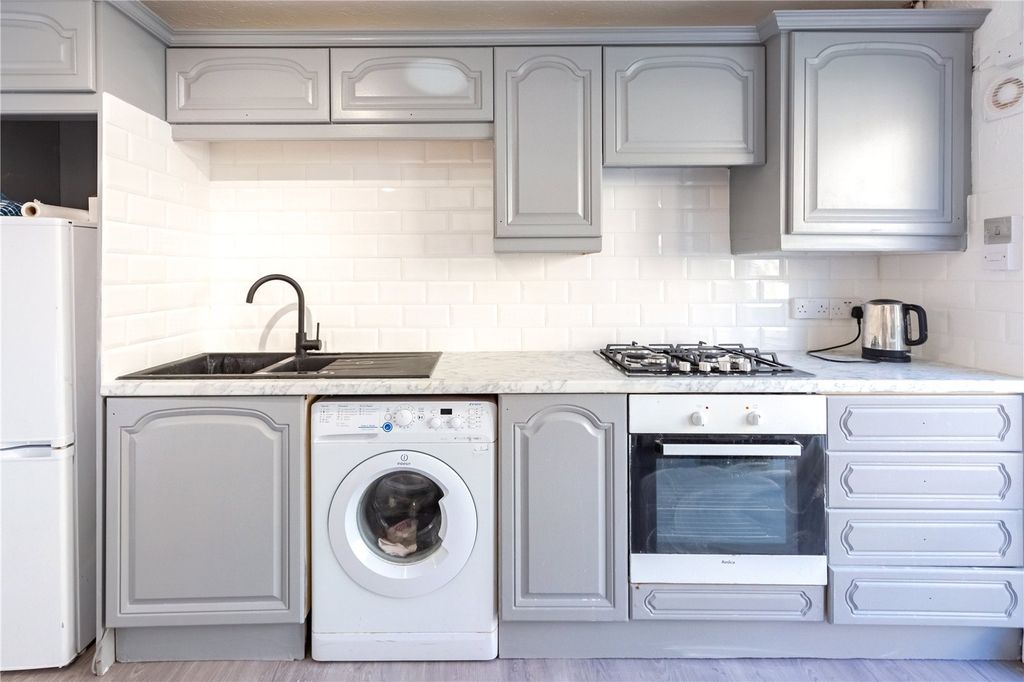 Property photo 2 of 7 Picture No. 11