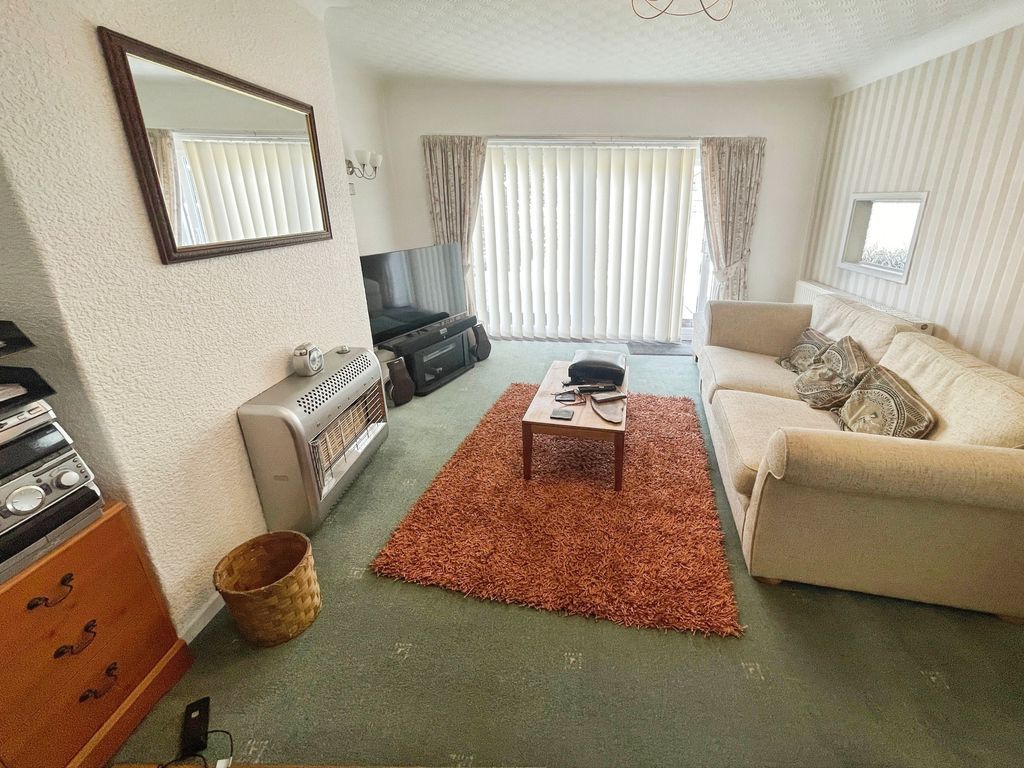 Property photo 2 of 14 Lounge