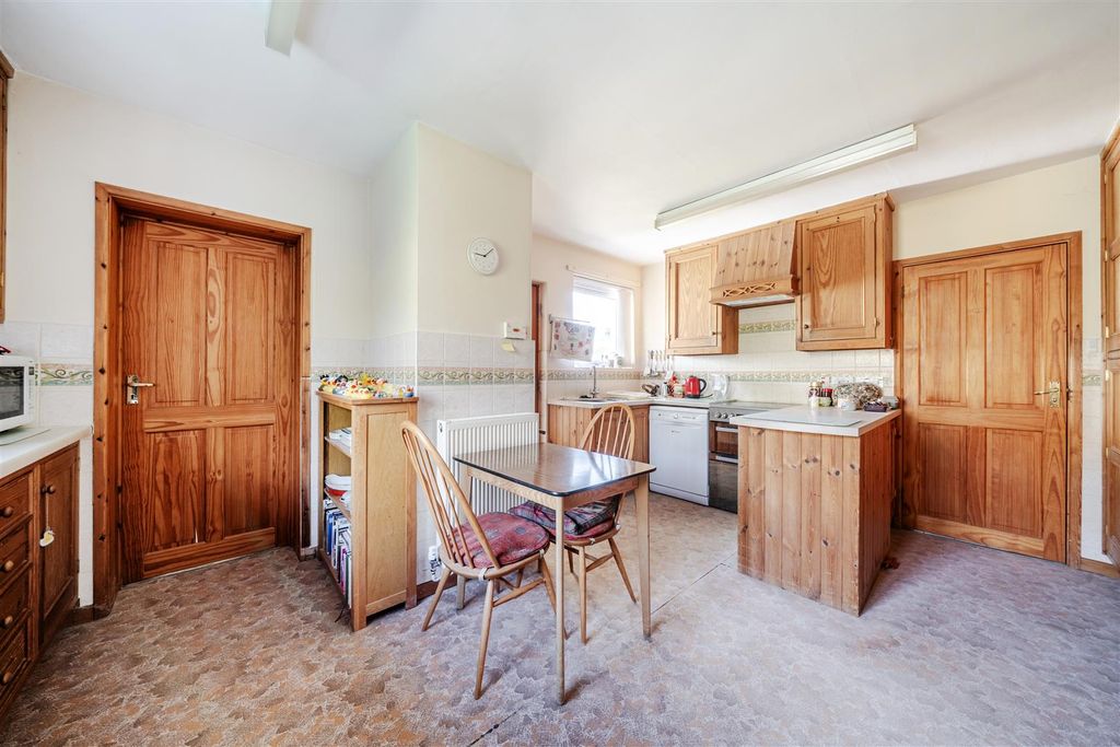 Property photo 3 of 19 Kitchen