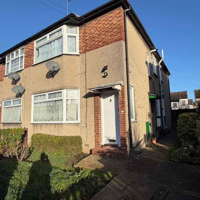 Property photo 1 of 8 2 Bed Flat To Rent Balfour Road, Southall Ub2