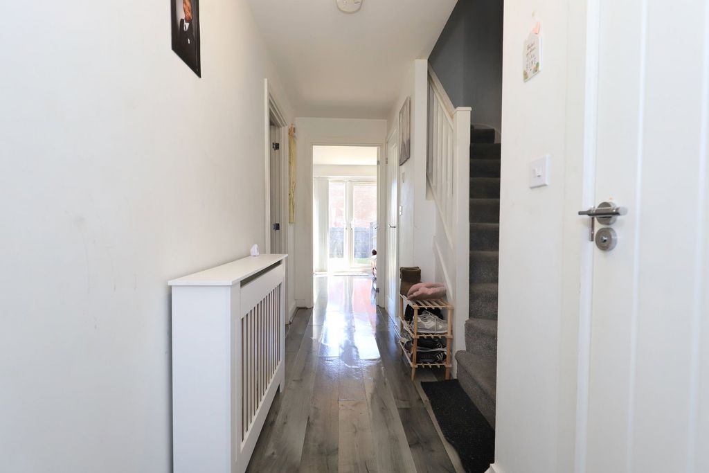 Property photo 3 of 25