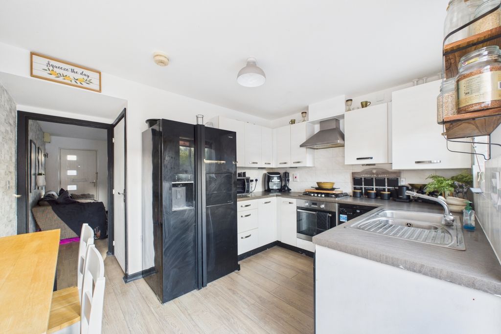 Property photo 3 of 11 Kitchen Diner