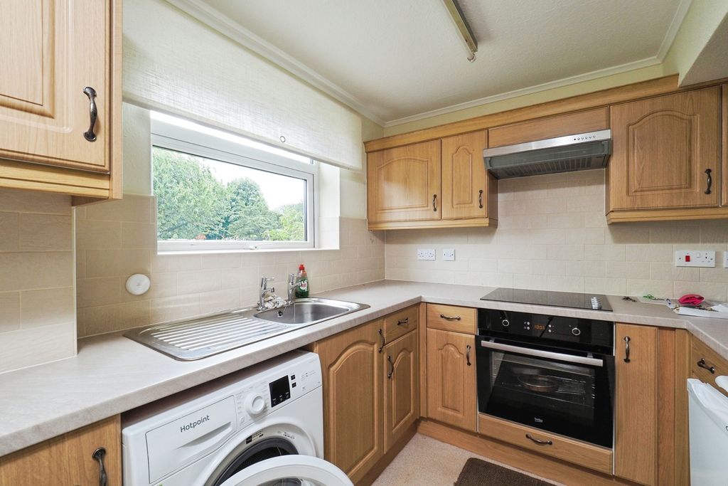 Property photo 2 of 16 Fitted Kitchen