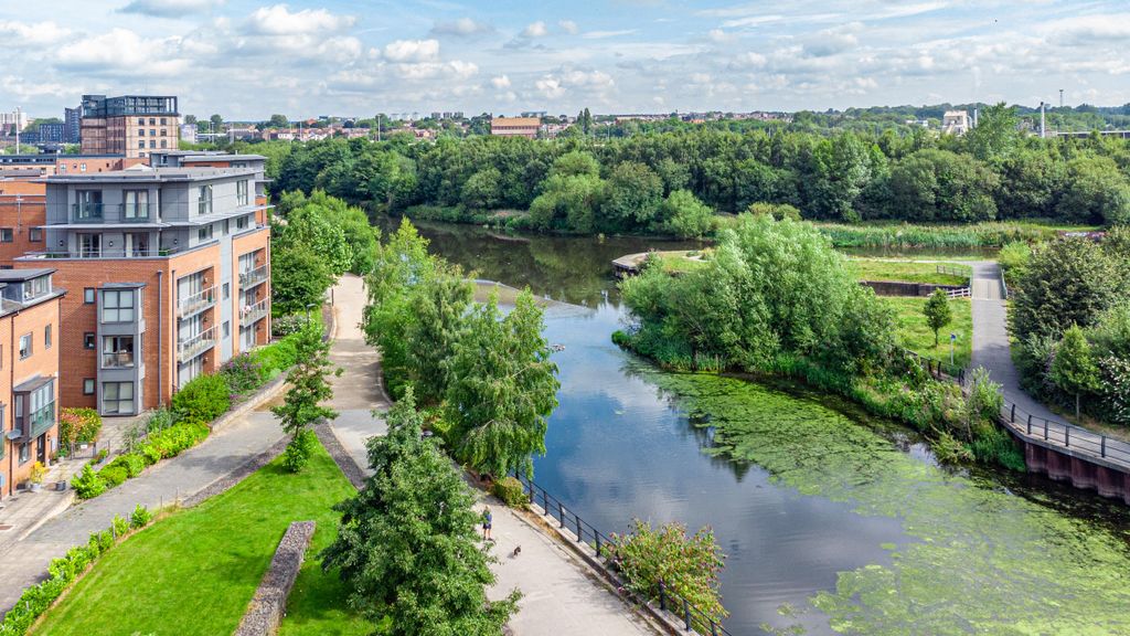 Property photo 1 of 21 Outside2